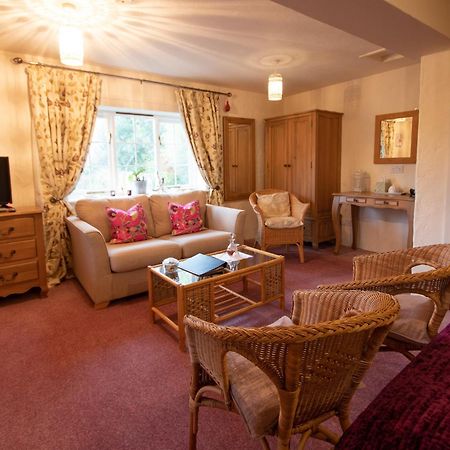 Magpies Lodge Slinfold Экстерьер фото