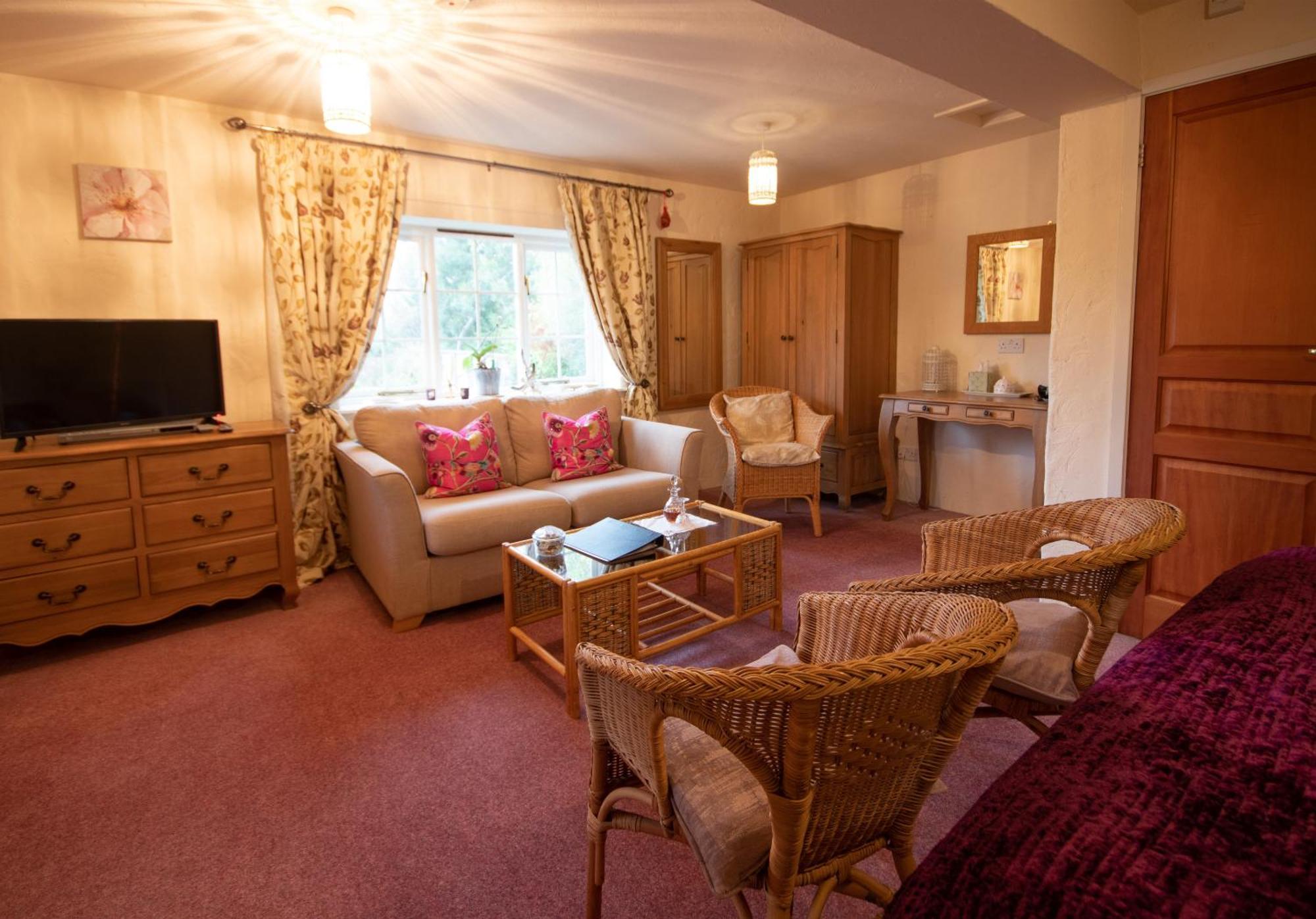 Magpies Lodge Slinfold Экстерьер фото