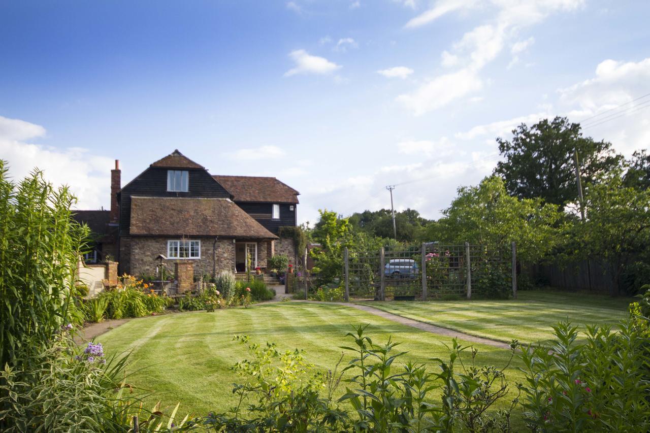 Magpies Lodge Slinfold Экстерьер фото