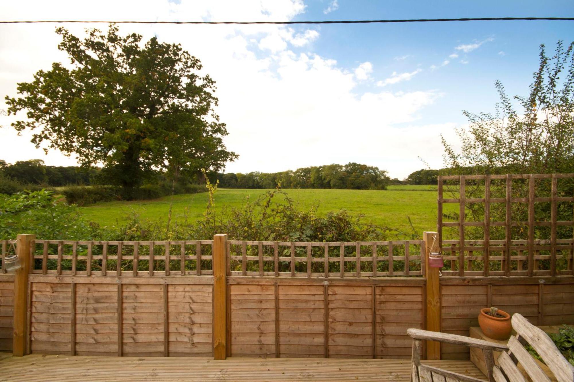 Magpies Lodge Slinfold Экстерьер фото